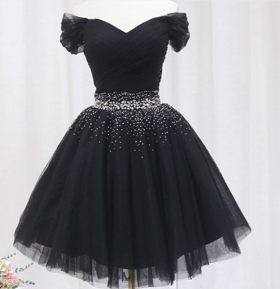 Reviving Vintage Glamour: Black Homecoming Dresses in the 21st Century插图